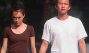 孙俪全家蹲包粽子照疯传：移民传言？不如看影帝骑电动车接娃